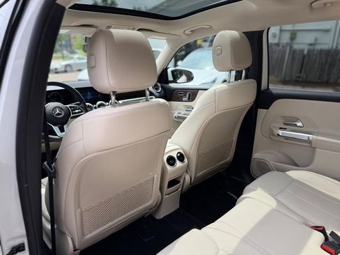 Used 2023 Mercedes-Benz GLB 250 4MATIC w/ Premium Package image 21
