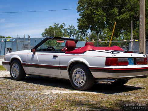Used 1989 Ford Mustang LX RWD image 6