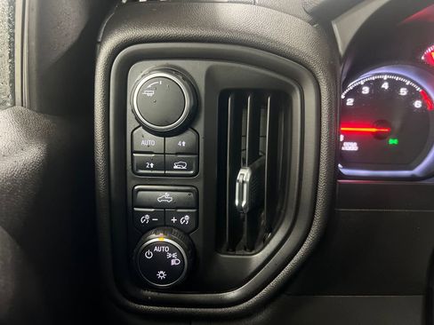 Used 2020 Chevrolet Silverado 1500 Custom w/ Custom Value Package image 11