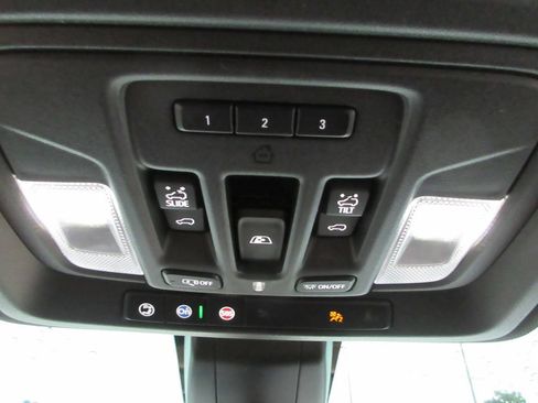Used 2019 Chevrolet Silverado 1500 High Country w/ Technology Package AWD/4WD image 41