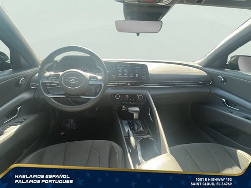 Used 2023 Hyundai Elantra SEL w/ Preferred Accessory Package FWD image 24