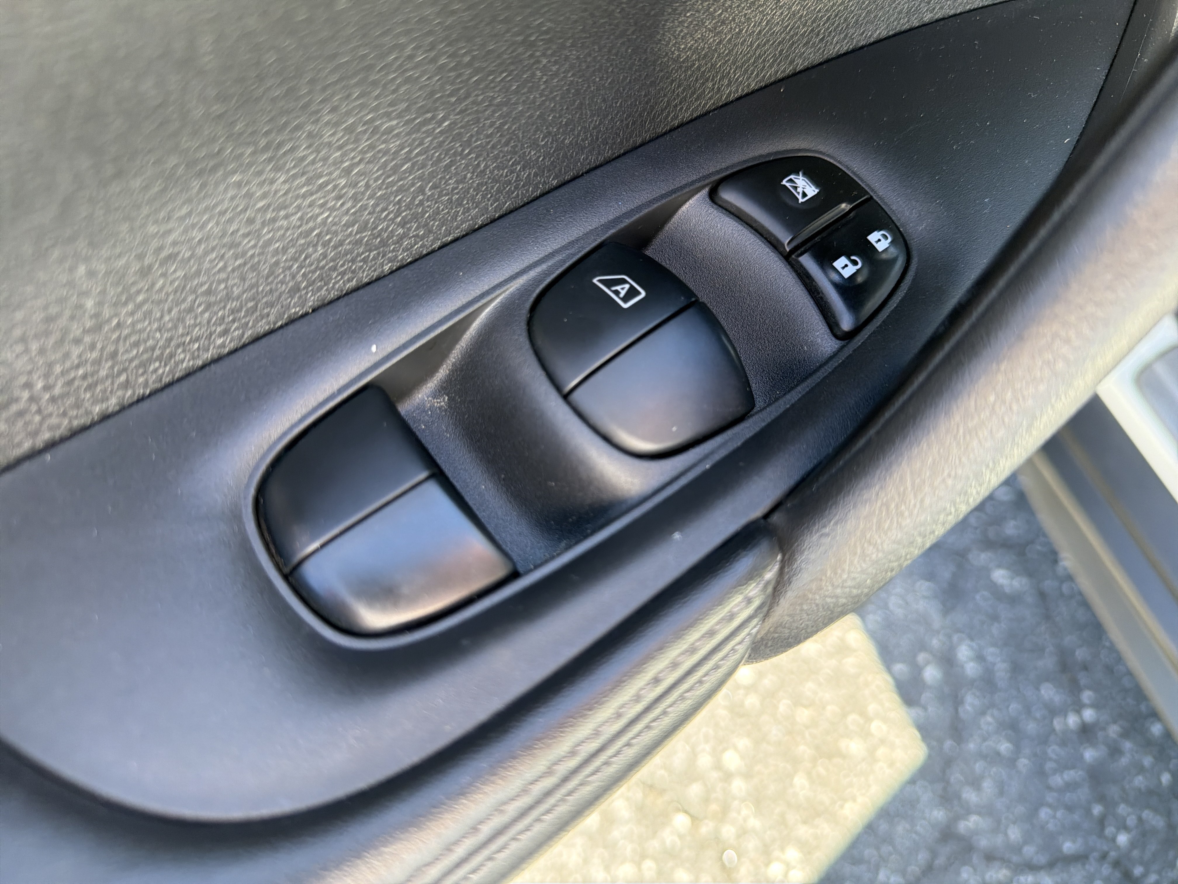 Used 2019 Nissan Rogue SV w/ Premium Package AWD/4WD image 11
