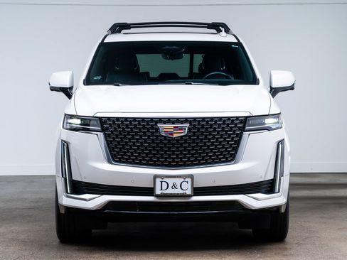 Used 2024 Cadillac Escalade Premium Luxury AWD/4WD image 2