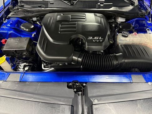 Used 2019 Dodge Challenger SXT image 36