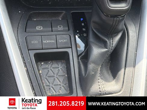 Used 2019 Toyota RAV4 XLE w/ Convenience Package FWD image 18