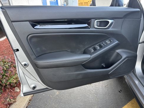 Used 2024 Honda Civic EX-L image 9