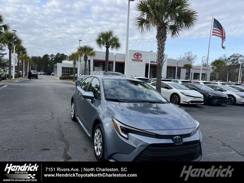 Used 2023 Toyota Corolla LE image 1