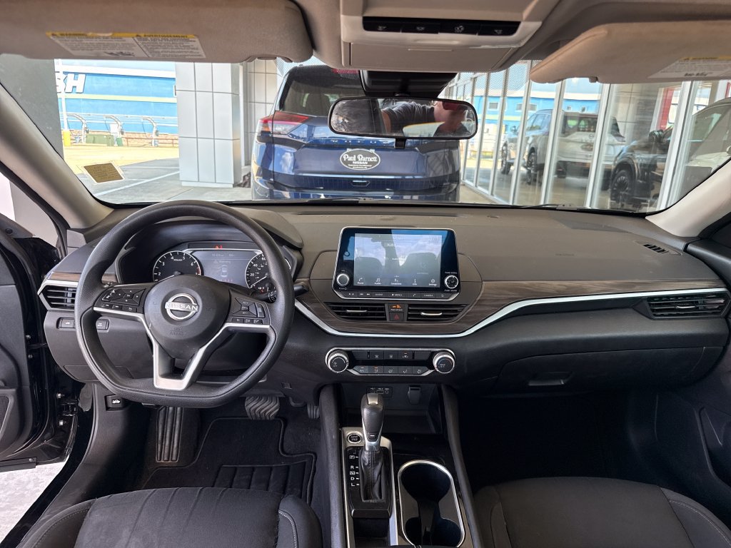 Used 2024 Nissan Altima 2.5 SV FWD image 21