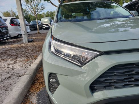 Used 2019 Toyota RAV4 XLE Premium w/ Cold Weather Package FWD image 6