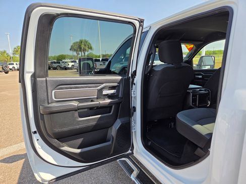 Used 2024 RAM 2500 Big Horn w/ Off Road Package AWD/4WD image 15