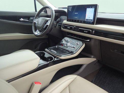 Used 2021 Lincoln Nautilus Reserve w/ Class II Trailer Tow Package image 12