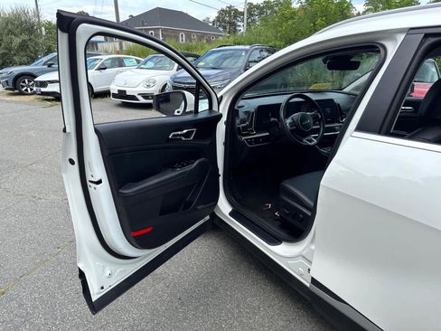 Used 2023 Kia Sportage EX image 12