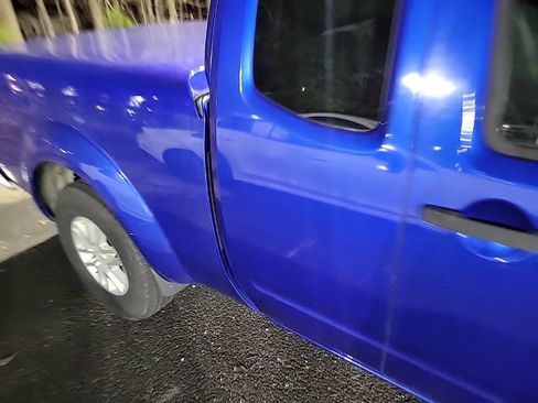 Used 2015 Nissan Frontier SV image 10