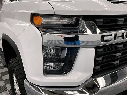 Used 2020 Chevrolet Silverado 2500 LT w/ Convenience Package image 29