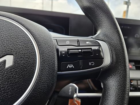 Used 2025 Kia Sportage LX FWD image 18