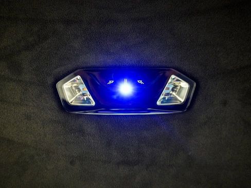 Used 2025 BMW M5 w/ Carbon Package image 23