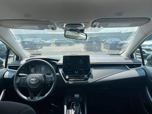 Used 2025 Toyota Corolla LE FWD image 32