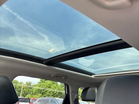 Used 2022 Kia Sorento S w/ Panoramic Sunroof Package AWD/4WD image 13