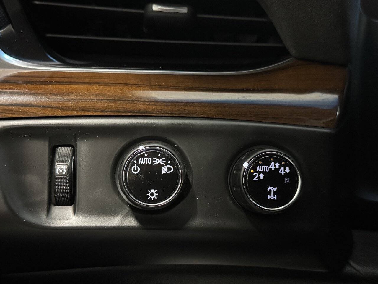 Used 2019 Cadillac Escalade Premium Luxury AWD/4WD image 40