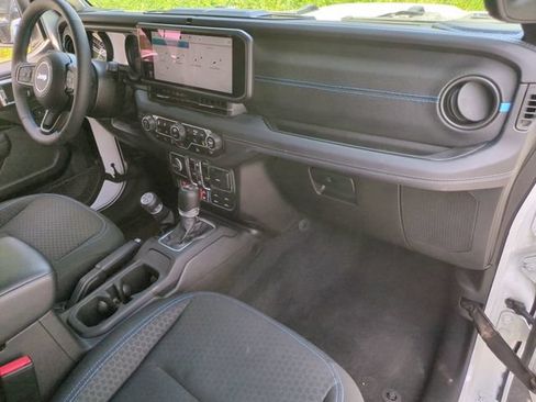 Certified 2025 Jeep Wrangler Unlimited Rubicon 4xe w/ Convenience Group AWD/4WD image 22