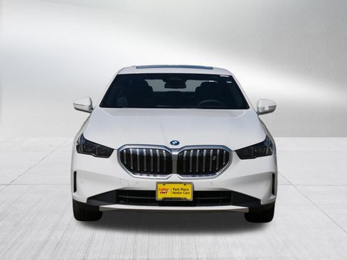 Used 2024 BMW i5 eDrive40i w/ Premium Package image 2