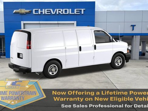 New 2025 Chevrolet Express 3500 Work Van w/ Driver Convenience Package image 4