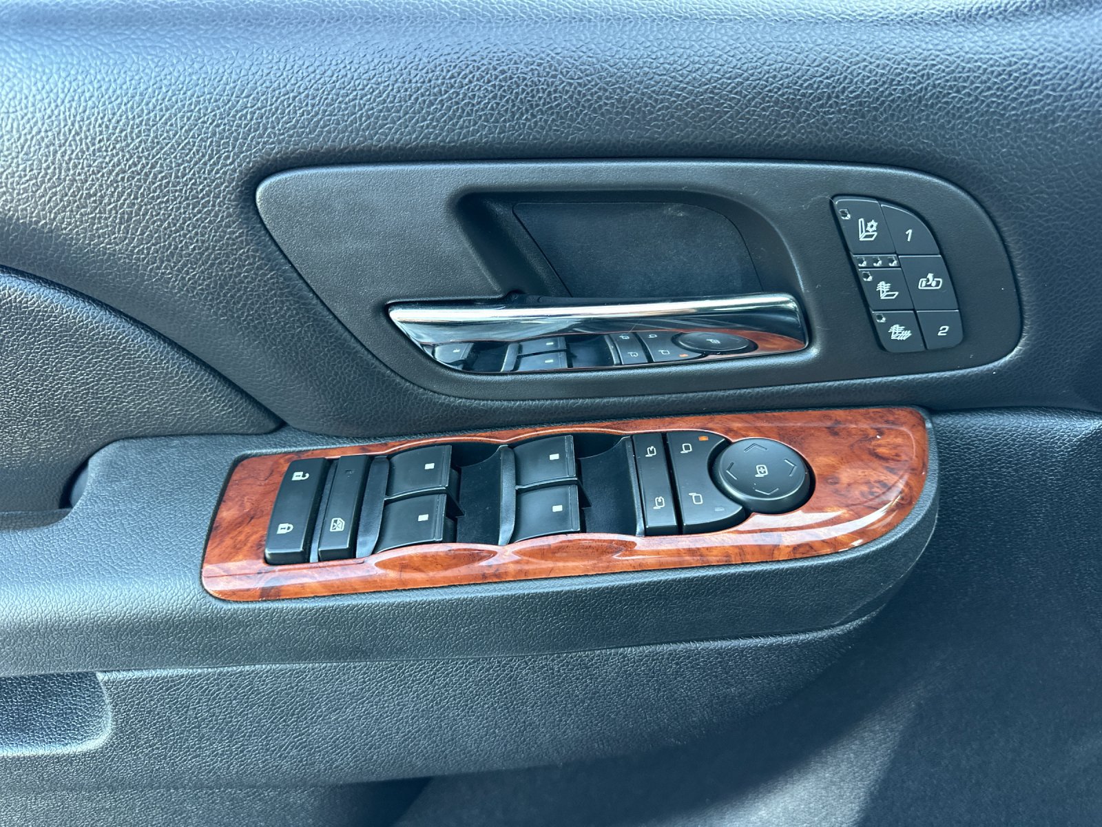 Used 2013 Chevrolet Avalanche LTZ AWD/4WD image 11