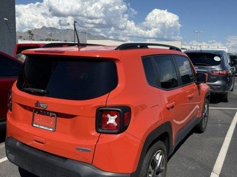 Used 2018 Jeep Renegade Latitude FWD image 5