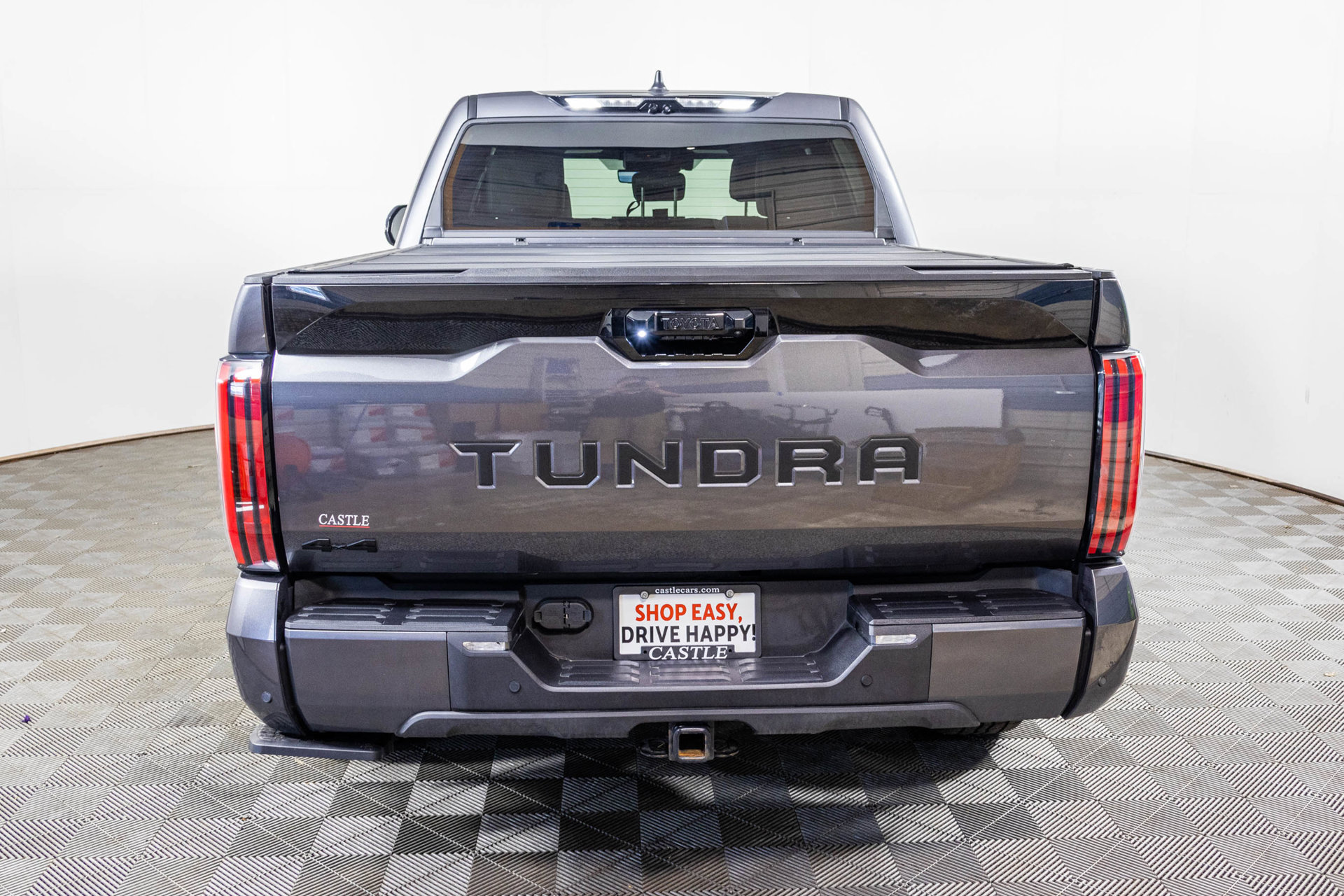 Used 2025 Toyota Tundra Platinum w/ TRD Off-Road Package AWD/4WD image 17
