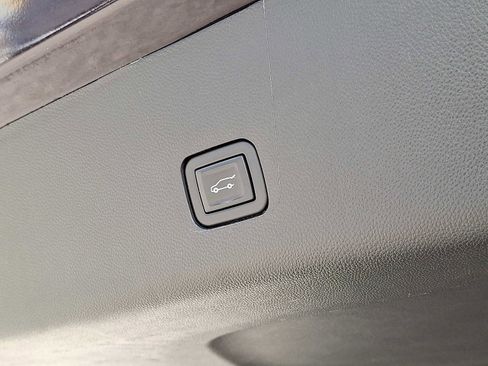 Used 2020 Chevrolet Traverse LT w/ LT Premium Package image 28