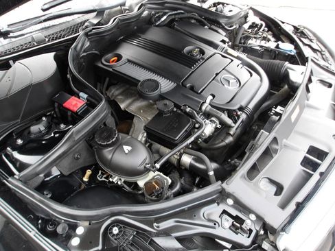 Used 2013 Mercedes-Benz C 250 Sport image 22