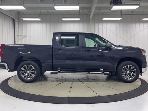 Used 2022 Chevrolet Silverado 1500 LT AWD/4WD image 9