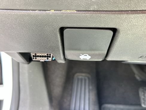Used 2022 Chevrolet Malibu LT FWD image 23