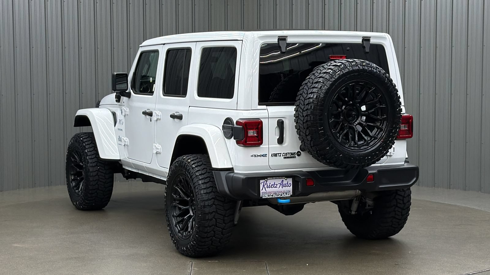 Used 2024 Jeep Wrangler Unlimited Sahara w/ Technology Group AWD/4WD image 3