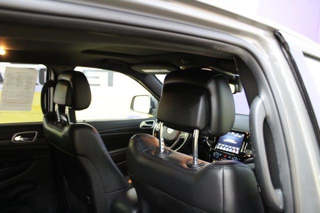 Used 2020 Jeep Grand Cherokee Altitude AWD/4WD image 12