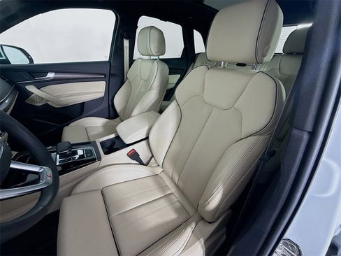 Used 2024 Audi Q5 e Premium Plus image 5