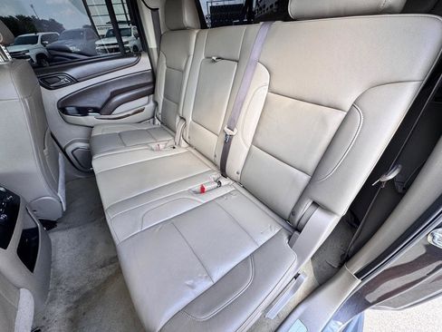 Used 2018 Chevrolet Suburban LT RWD image 14