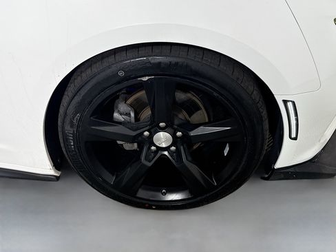 Used 2019 Chevrolet Camaro LT RWD image 30