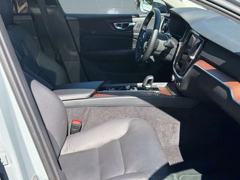Certified 2025 Volvo V60 B5 Cross Country Plus AWD/4WD image 29