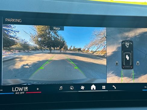 Used 2025 BMW X3 xDrive30i w/ Premium Package image 26