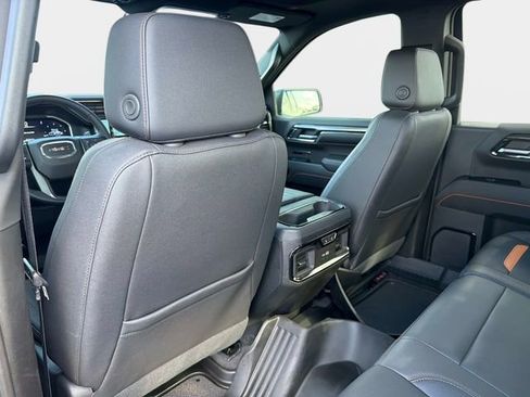 Used 2024 GMC Sierra 1500 AT4 w/ Technology Package AWD/4WD image 13