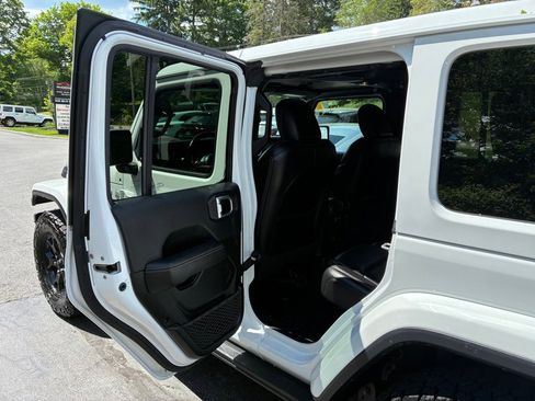 Used 2019 Jeep Wrangler Unlimited Sahara w/ Quick Order Package 24M Moab AWD/4WD image 23