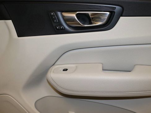 Used 2019 Volvo XC60 T5 Momentum w/ Premium Package image 55