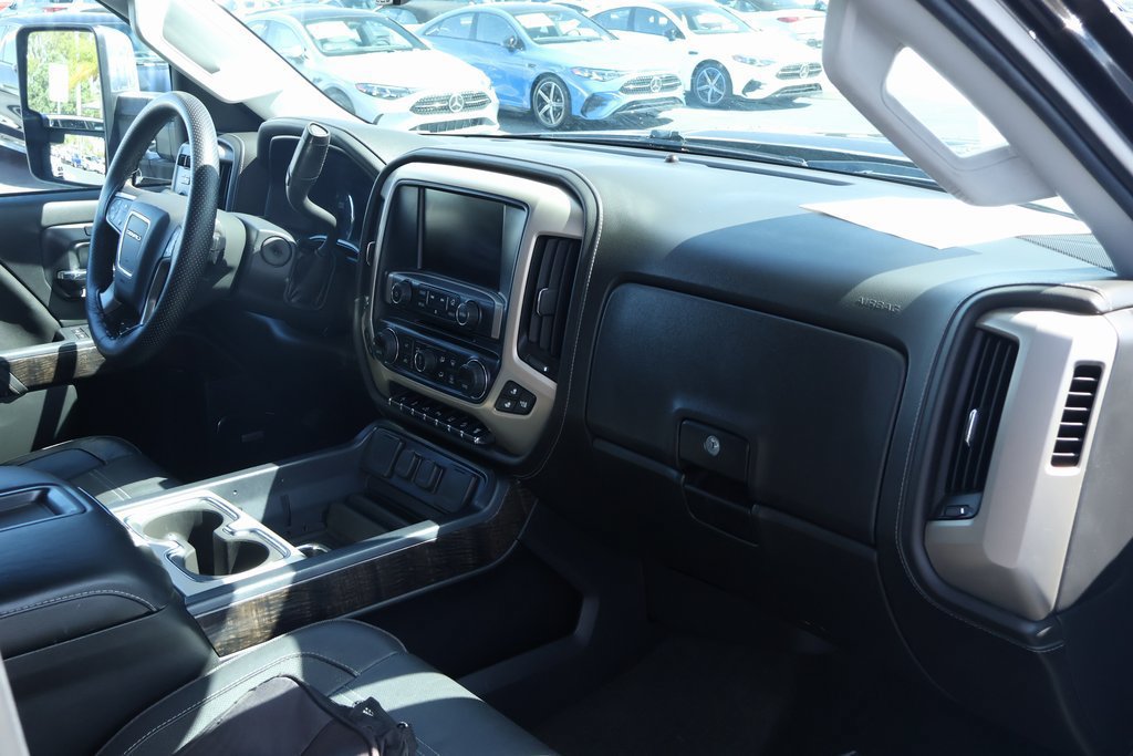 Used 2015 GMC Sierra 2500 Denali w/ Duramax Plus Package AWD/4WD image 9