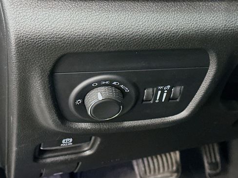 Used 2024 Jeep Grand Cherokee L Laredo image 17