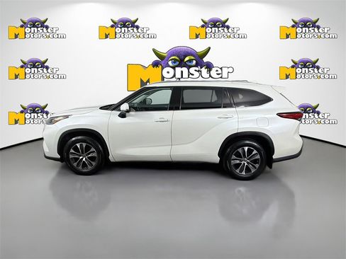 Used 2021 Toyota Highlander XLE image 8