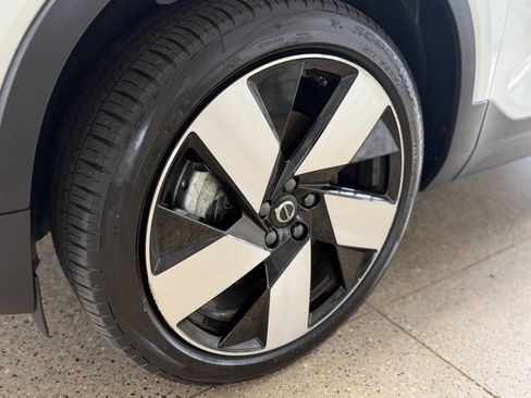 Used 2023 Volvo XC40 Recharge Plus w/ Protection Package Premier AWD/4WD image 3