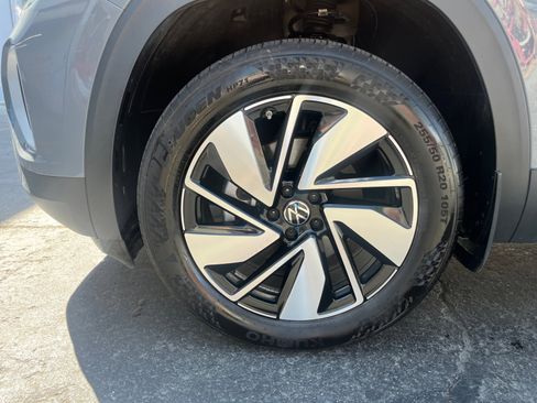 Used 2025 Volkswagen Atlas SE image 10