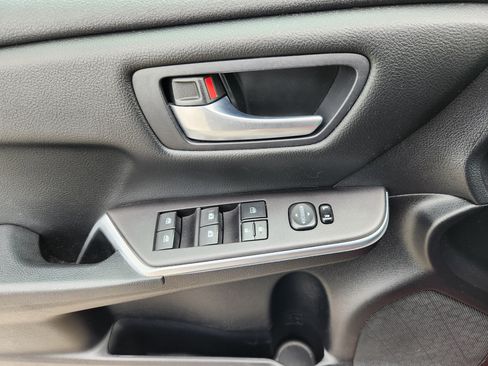 Used 2016 Toyota Camry SE FWD image 16