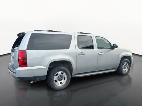 Used 2013 Chevrolet Suburban LT RWD image 3